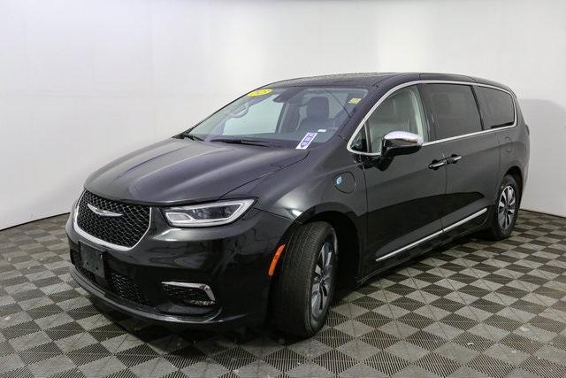 used 2023 Chrysler Pacifica Hybrid car, priced at $28,996