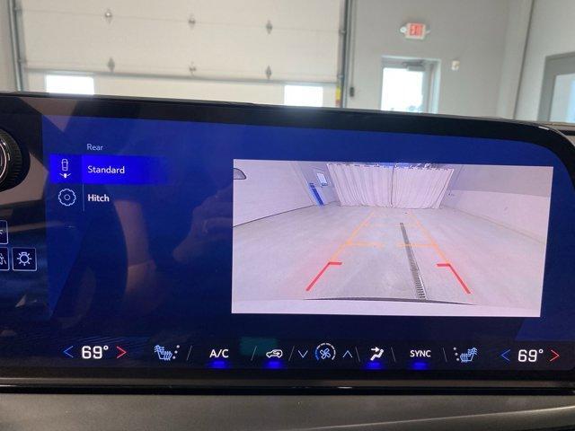 new 2025 Chevrolet Traverse car