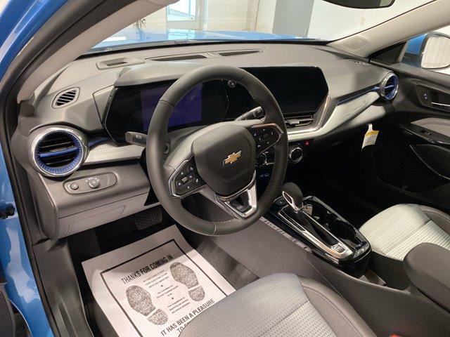 new 2025 Chevrolet Trax car