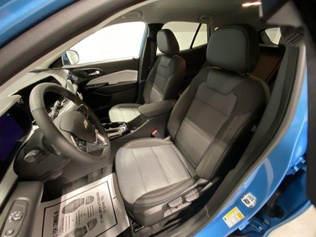 new 2025 Chevrolet Trax car