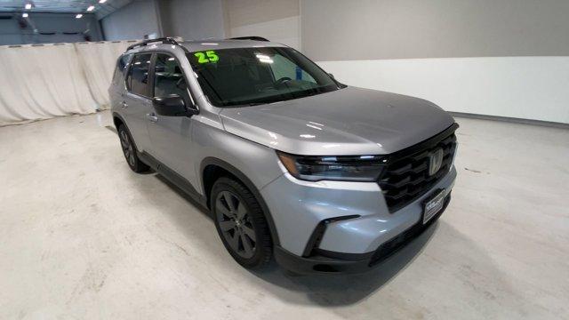 used 2025 Honda Pilot car, priced at $38,900