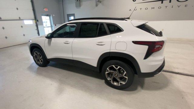 new 2025 Chevrolet Trax car