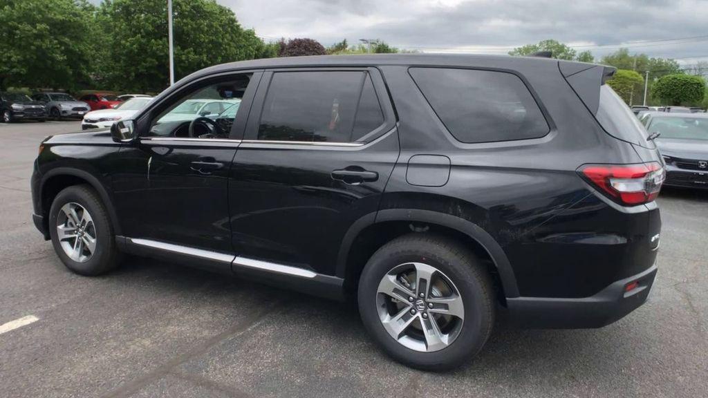 new 2025 Honda Pilot car, priced at $47,825