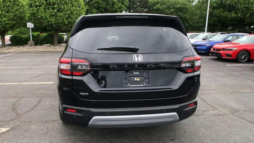 new 2025 Honda Pilot car, priced at $47,825