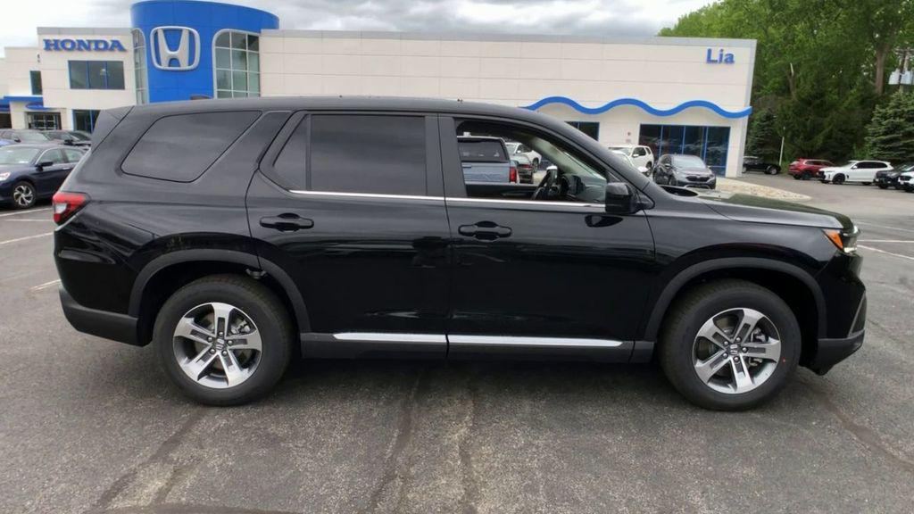 new 2025 Honda Pilot car, priced at $47,825