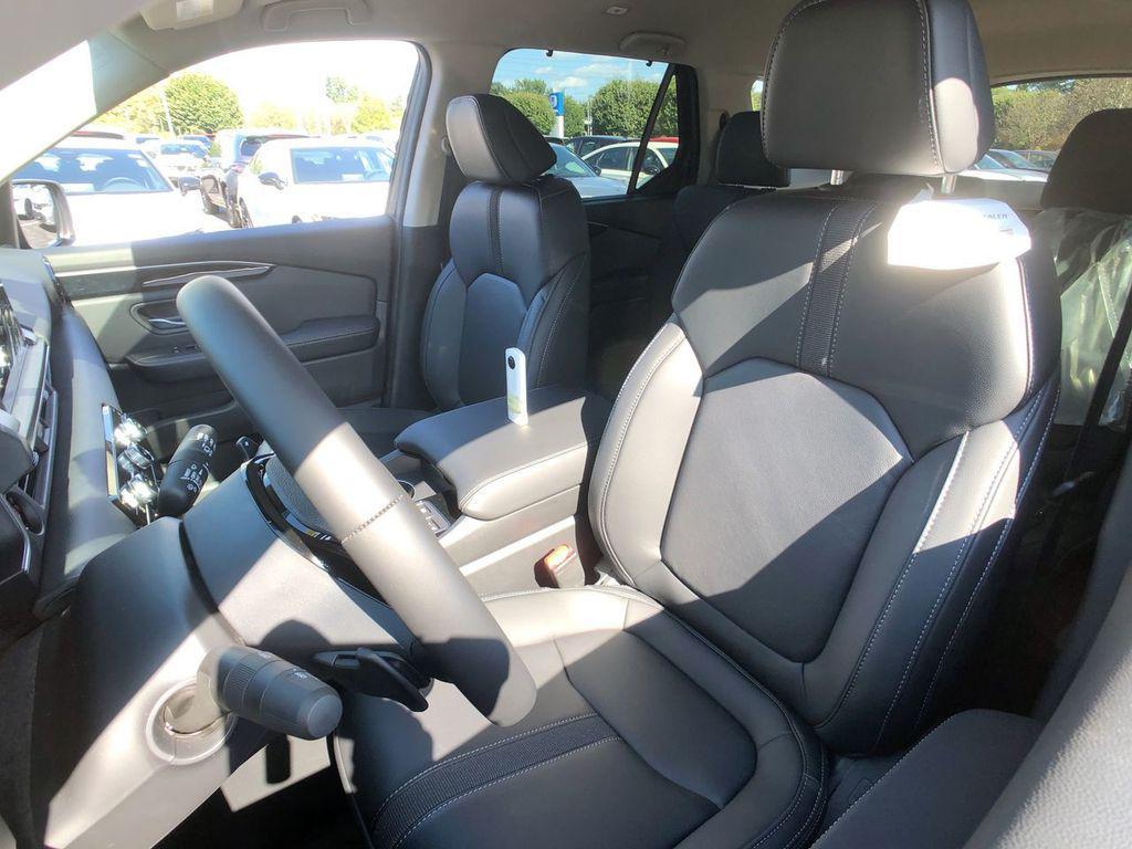 new 2025 Honda Pilot car, priced at $47,825