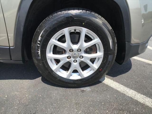 used 2016 Jeep Cherokee car, priced at $14,977