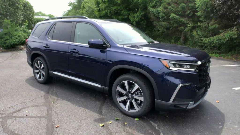 new 2025 Honda Pilot car, priced at $51,095