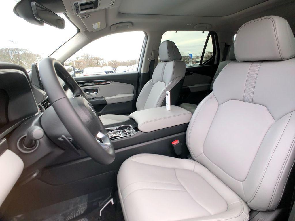 new 2025 Honda Pilot car, priced at $51,095