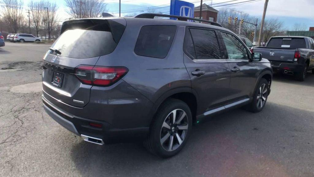 new 2025 Honda Pilot car, priced at $51,095