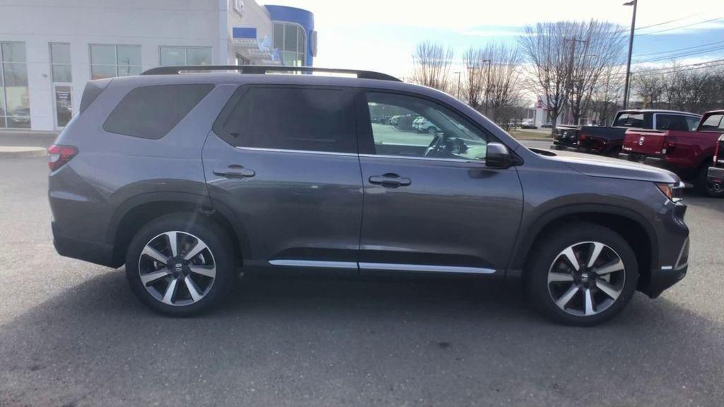 new 2025 Honda Pilot car, priced at $51,095