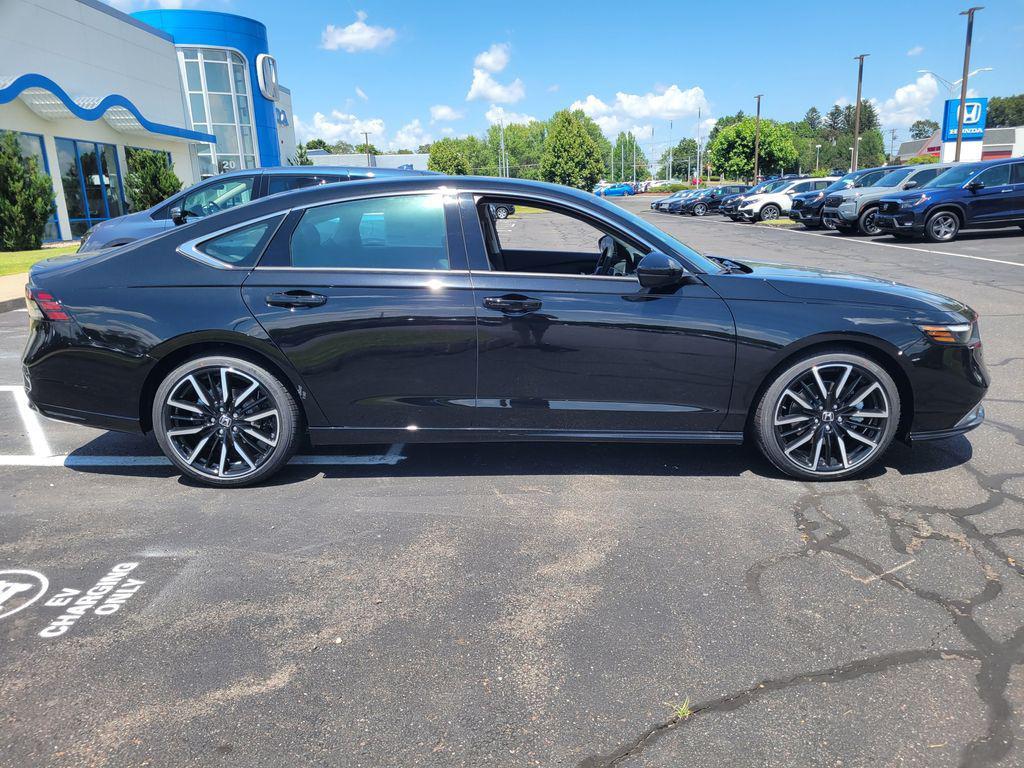 new 2025 Honda Accord Hybrid car, priced at $40,450
