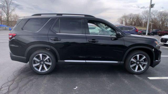 new 2025 Honda Pilot car, priced at $51,050