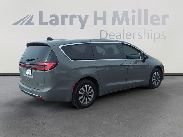 used 2023 Chrysler Pacifica Hybrid car, priced at $25,998