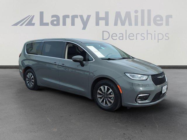 used 2023 Chrysler Pacifica Hybrid car, priced at $25,998