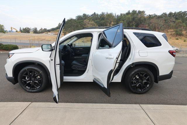 new 2025 Honda Pilot car, priced at $53,450