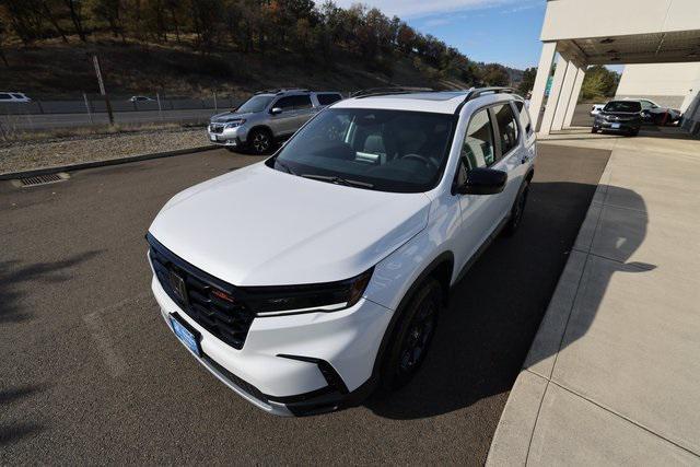 new 2025 Honda Pilot car, priced at $51,350