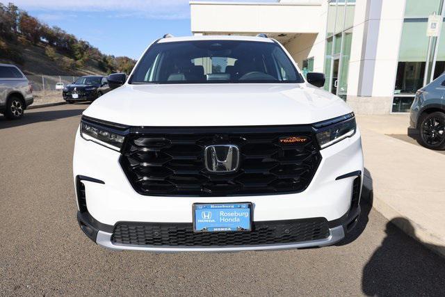 new 2025 Honda Pilot car, priced at $51,350