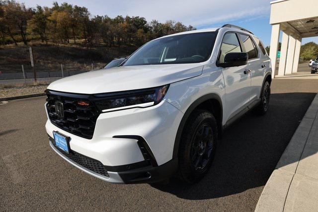 new 2025 Honda Pilot car, priced at $51,350