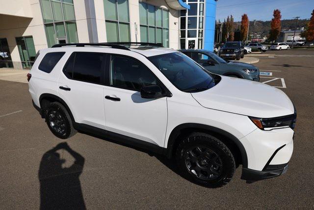 new 2025 Honda Pilot car, priced at $51,350