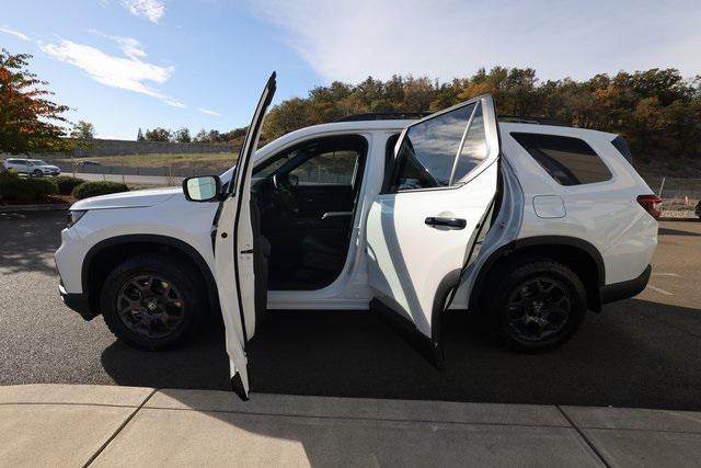 new 2025 Honda Pilot car, priced at $51,350