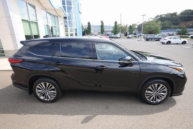 used 2022 Toyota Highlander car, priced at $38,989