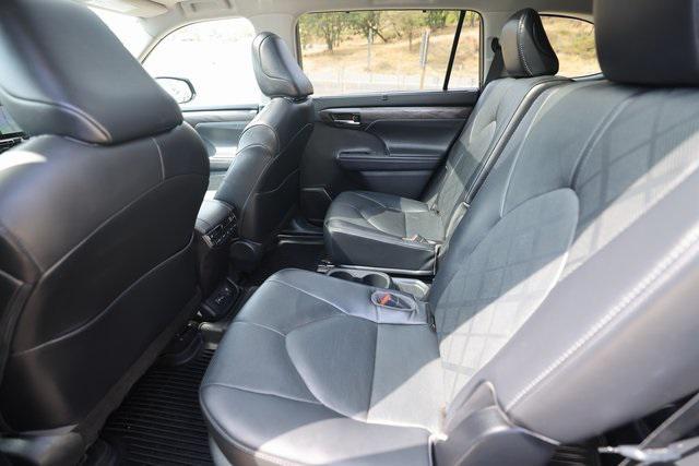 used 2022 Toyota Highlander car, priced at $38,989