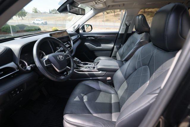 used 2022 Toyota Highlander car, priced at $38,989