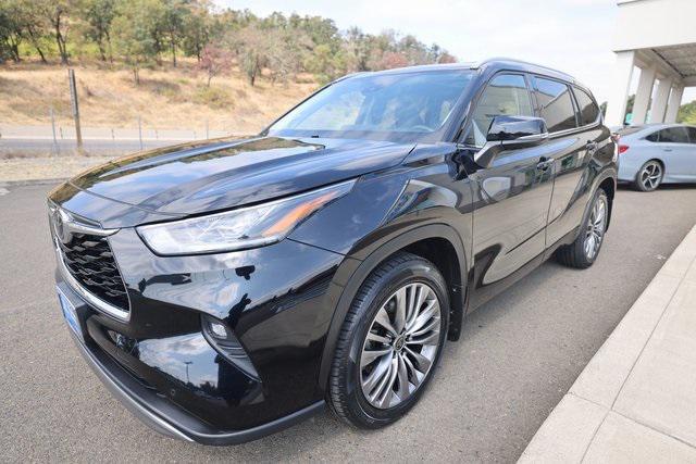 used 2022 Toyota Highlander car, priced at $38,989