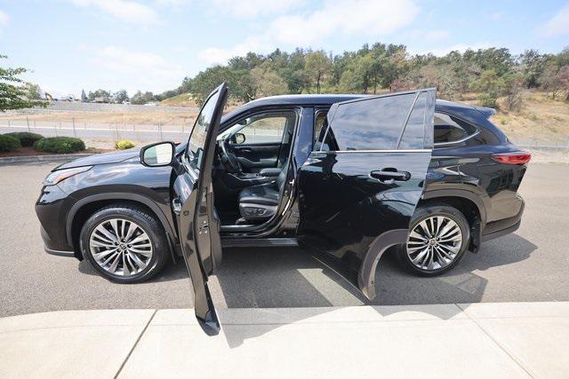 used 2022 Toyota Highlander car, priced at $38,989