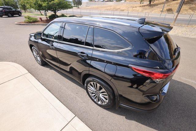 used 2022 Toyota Highlander car, priced at $38,989