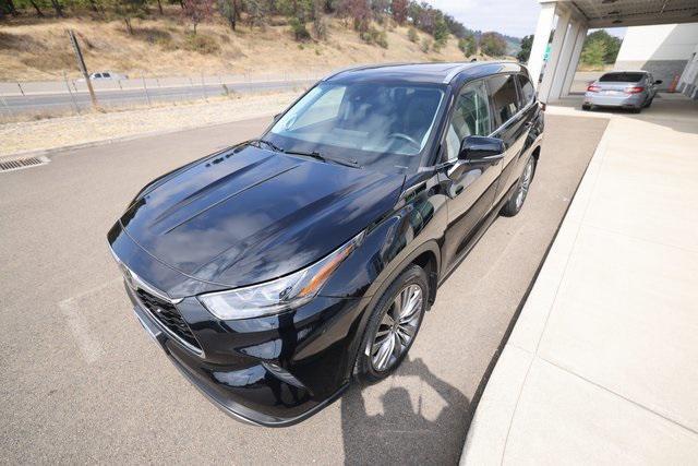 used 2022 Toyota Highlander car, priced at $38,989
