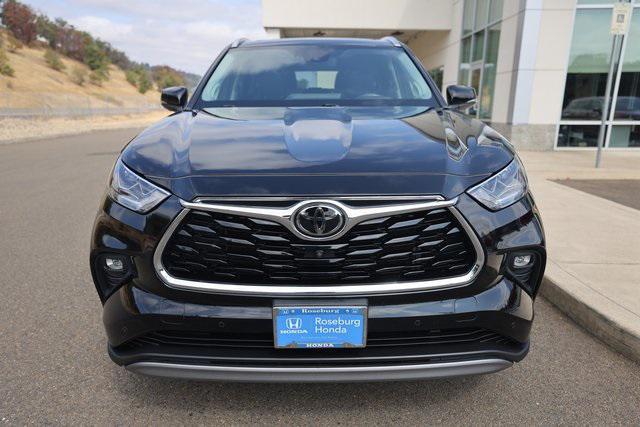 used 2022 Toyota Highlander car, priced at $38,989