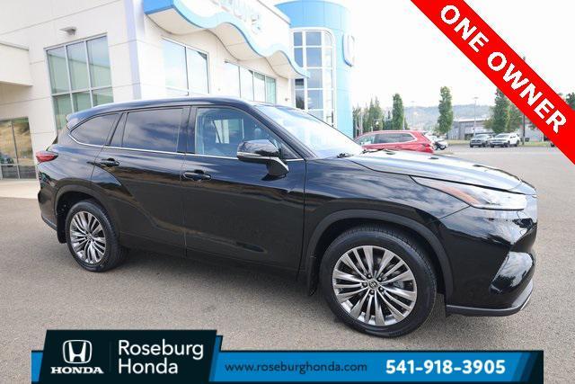 used 2022 Toyota Highlander car, priced at $38,989