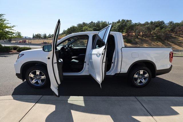 new 2025 Honda Ridgeline car, priced at $42,682