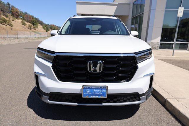 new 2025 Honda Pilot car, priced at $49,621