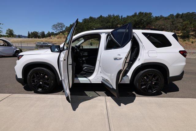 new 2025 Honda Pilot car, priced at $49,621