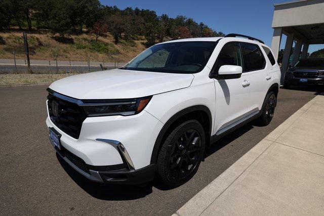 new 2025 Honda Pilot car, priced at $49,621
