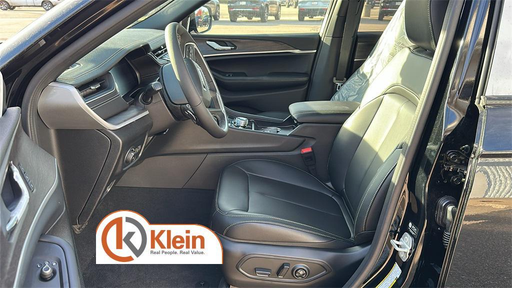 new 2025 Jeep Grand Cherokee car, priced at $51,480