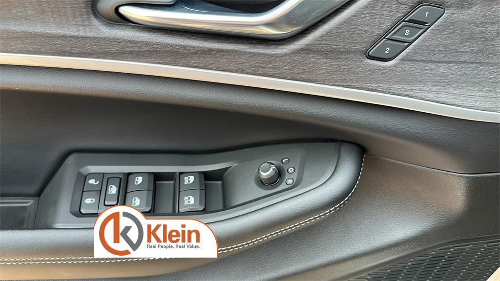 new 2025 Jeep Grand Cherokee car, priced at $45,240