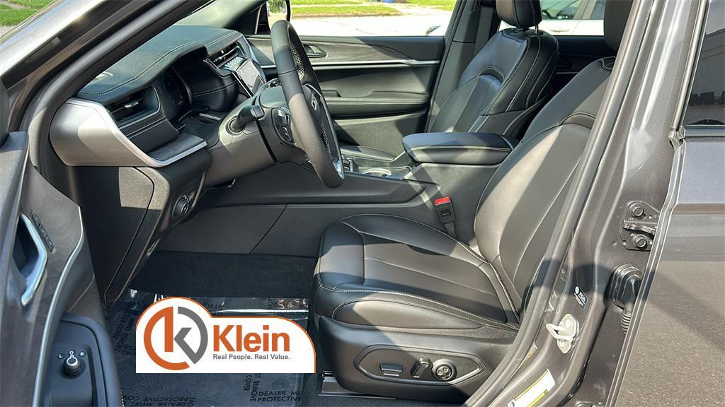 new 2025 Jeep Grand Cherokee car, priced at $44,871
