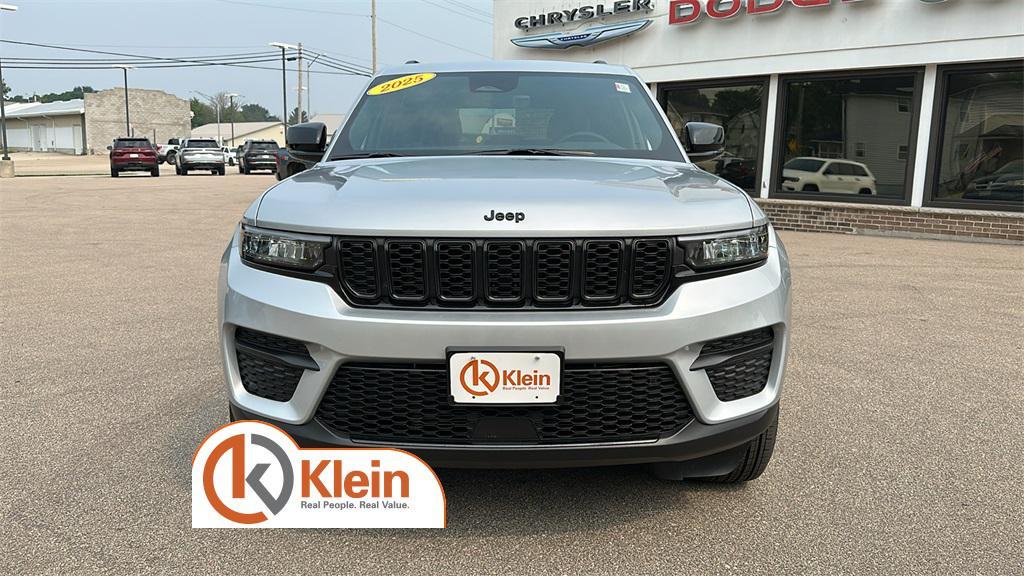 new 2025 Jeep Grand Cherokee car, priced at $42,475