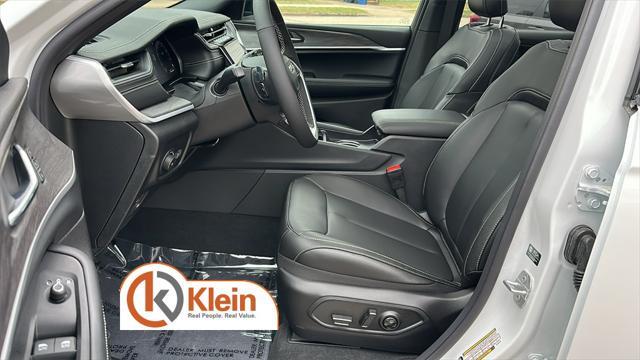new 2025 Jeep Grand Cherokee car, priced at $46,656