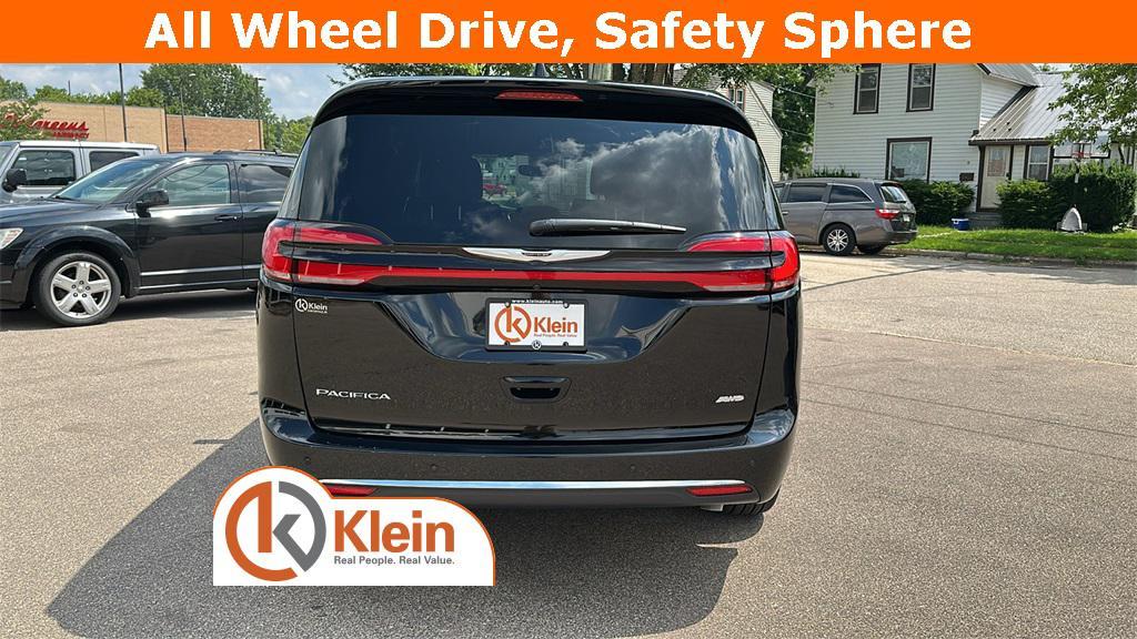 new 2025 Chrysler Pacifica car, priced at $43,394