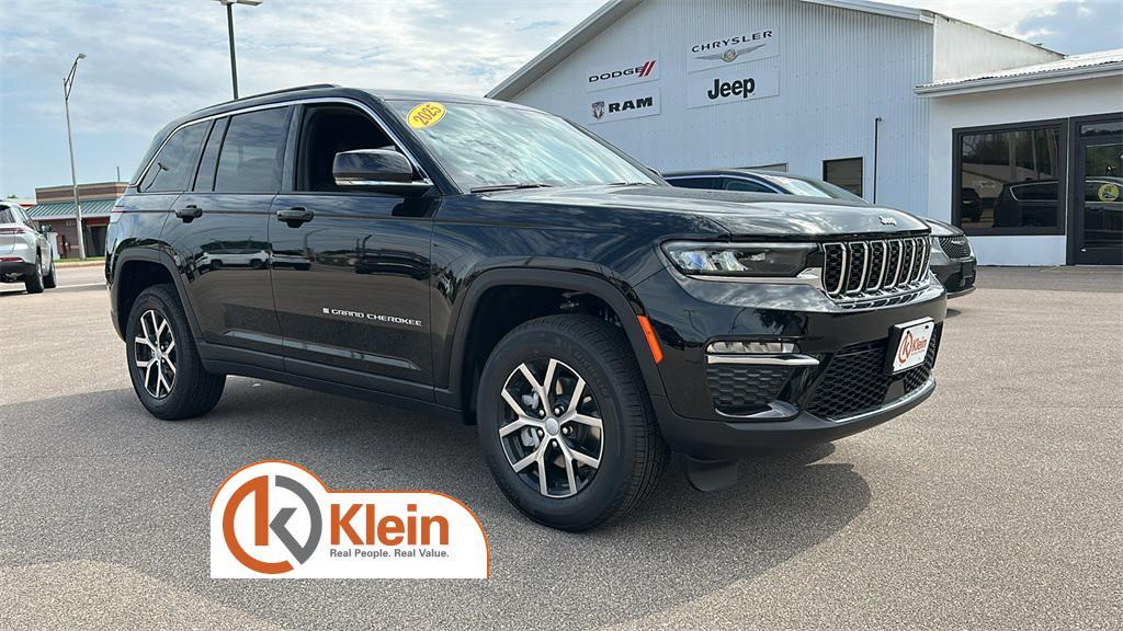 new 2025 Jeep Grand Cherokee car, priced at $46,240
