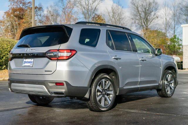 new 2025 Honda Pilot car, priced at $48,895