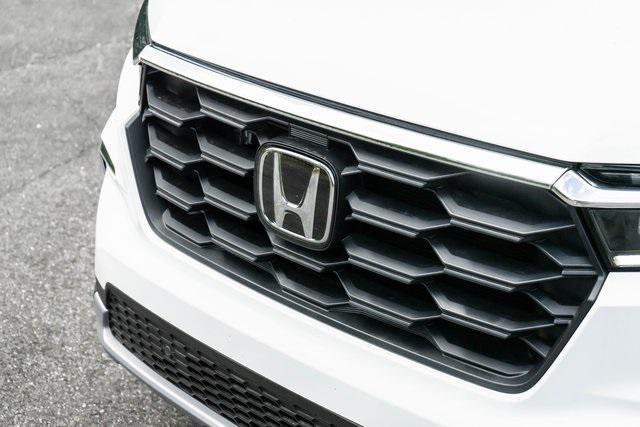 new 2025 Honda Pilot car, priced at $47,700