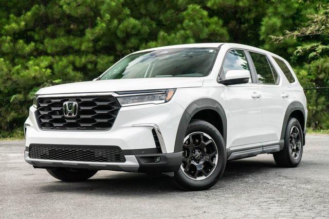 new 2025 Honda Pilot car, priced at $47,700