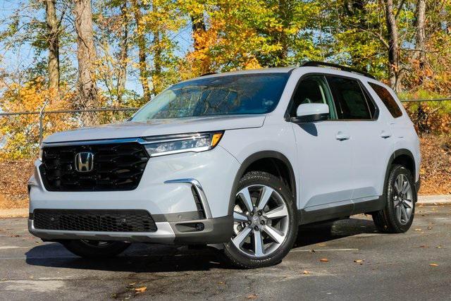 new 2025 Honda Pilot car, priced at $55,660