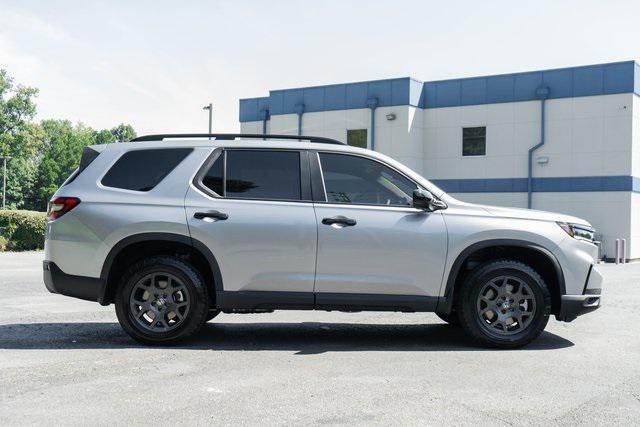 new 2025 Honda Pilot car, priced at $50,895